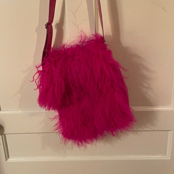 Vintage vinyl and faux fur hot pink cross body bag - Picture 1 of 5